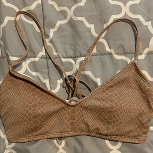 Nwot-Xhilaration bikini top.